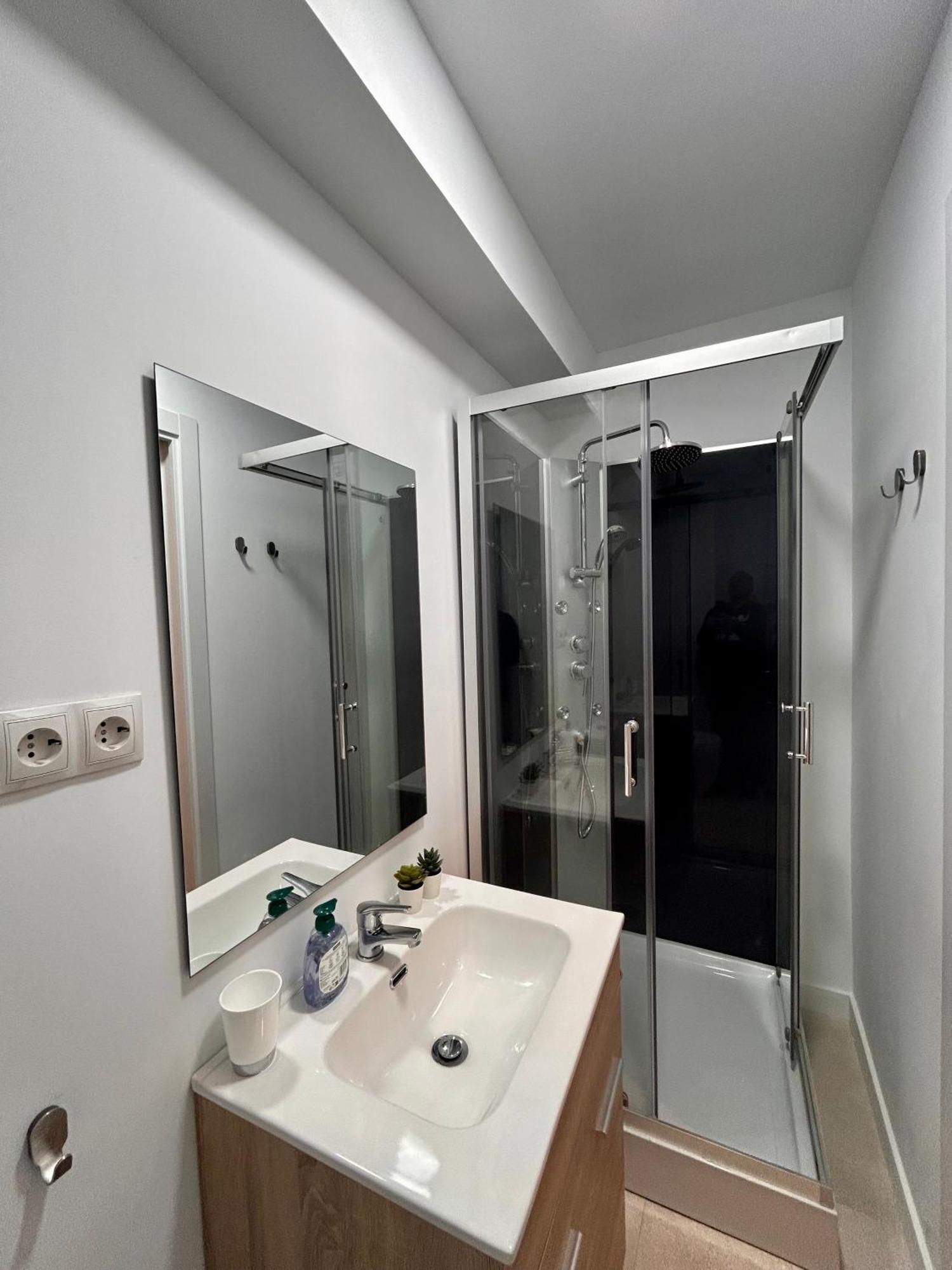 Titanic Dreams Aparthotel Madrid Eksteriør bilde